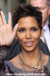 Halle Berry 30092010 038