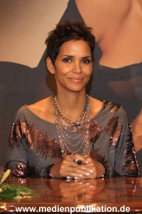Halle Berry 30092010 041
