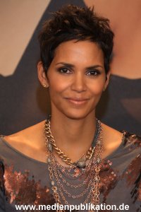 Halle Berry 30092010 043
