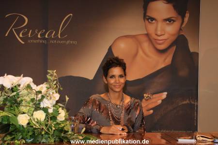 Halle Berry 30092010 046