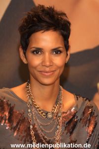 Halle Berry 30092010 048