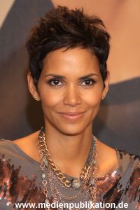 Halle Berry 30092010 050