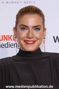 GoldeneBildDerFrau 09112022 632