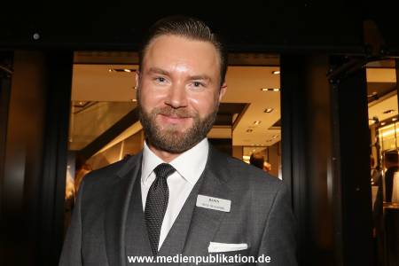 Blauer Ball Netzwerk 10102016 205