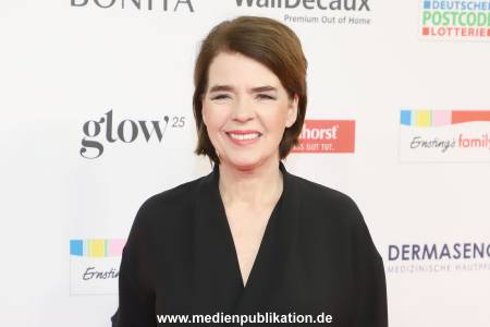 Goldene Bild der Frau 19112025 100