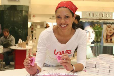Love Helps 29042006 080