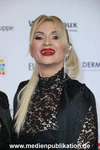 GoldeneBildDerFrau 20112024 375