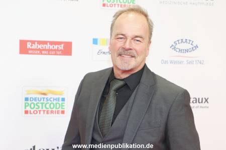 Goldene Bild der Frau 19112025 163