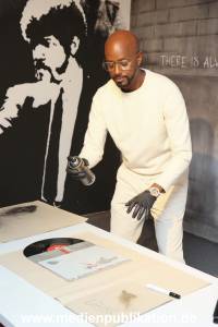Banksy Charity 24102022 013
