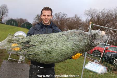 Glantz Promi Baumsaegen 11122016 115