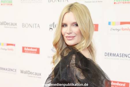 Goldene Bild der Frau 19112025 259