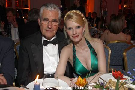 Blauer Ball 17042010 003
