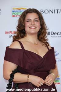 GoldeneBildDerFrau 20112024 624