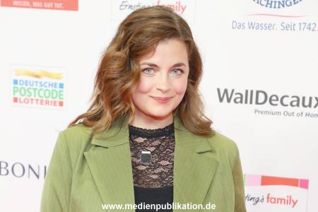Goldene Bild der Frau 19112025 092