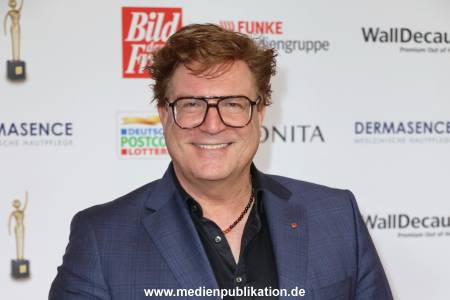 GoldeneBildDerFrau 20112024 923