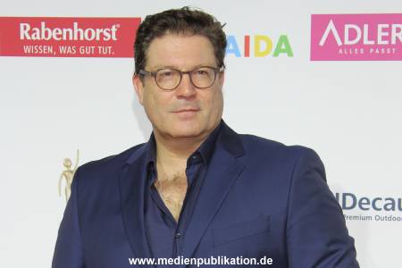 Goldene Bild der Frau 21102017 443
