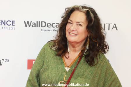 Goldene Bild der Frau 19112025 049