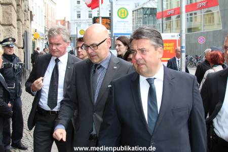 Grass Gedenkfeier 10052015 324