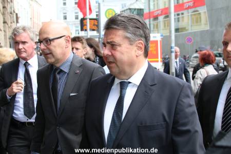 Grass Gedenkfeier 10052015 325