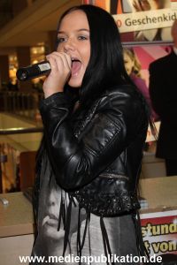 Kim Gloss 19022011 003