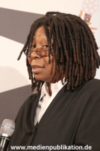 Whoopi 04122009 020