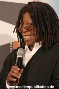 Whoopi 04122009 025