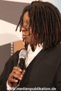 Whoopi 04122009 026