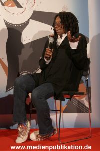 Whoopi 04122009 028