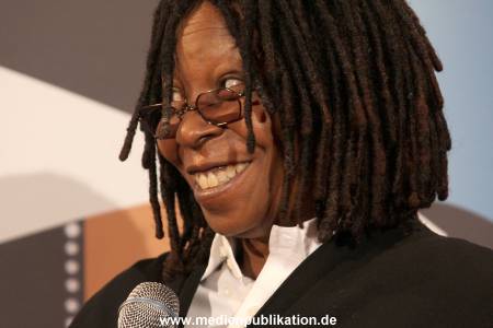 Whoopi 04122009 032