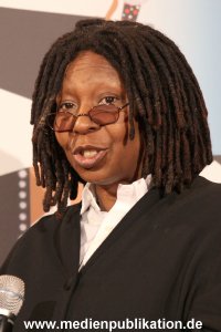 Whoopi 04122009 039
