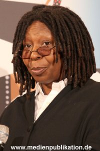 Whoopi 04122009 040
