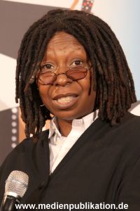 Whoopi 04122009 043
