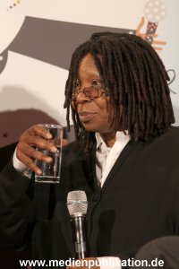 Whoopi 04122009 057