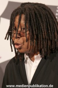 Whoopi 04122009 058