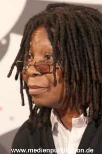 Whoopi 04122009 059