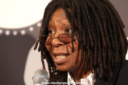 Whoopi 04122009 063