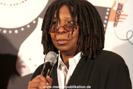 Whoopi 04122009 066