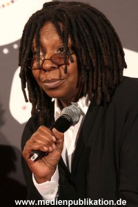 Whoopi 04122009 070
