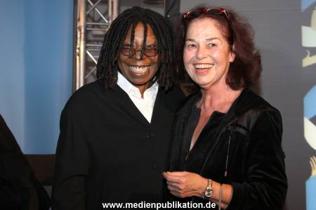Whoopi 04122009 076