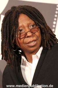 Whoopi 04122009 080