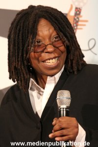 Whoopi 04122009 083