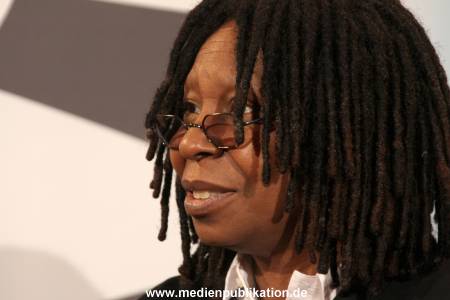 Whoopi 04122009 084