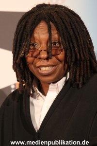 Whoopi 04122009 090