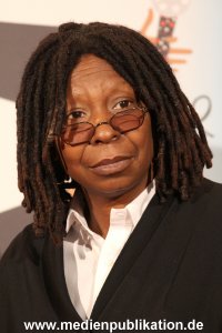 Whoopi 04122009 102