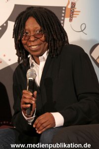 Whoopi 04122009 105
