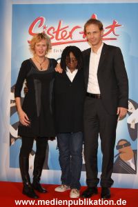 Whoopi 04122009 106