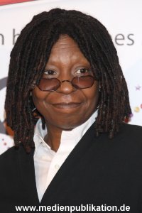 Whoopi 04122009 121