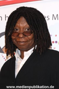 Whoopi 04122009 125