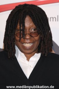 Whoopi 04122009 139