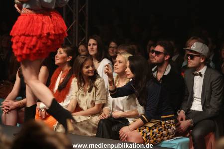 Brigitte Modenschau 16022013 300